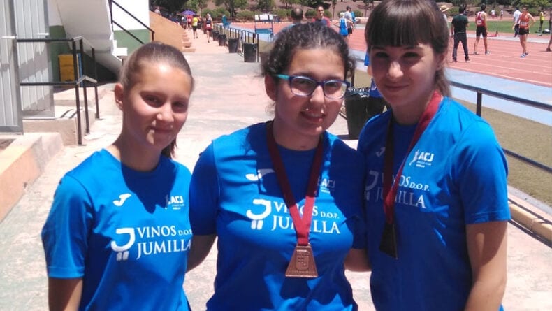 Las atletas sub-18 del Vinos Jumilla que compitieron en Lorca