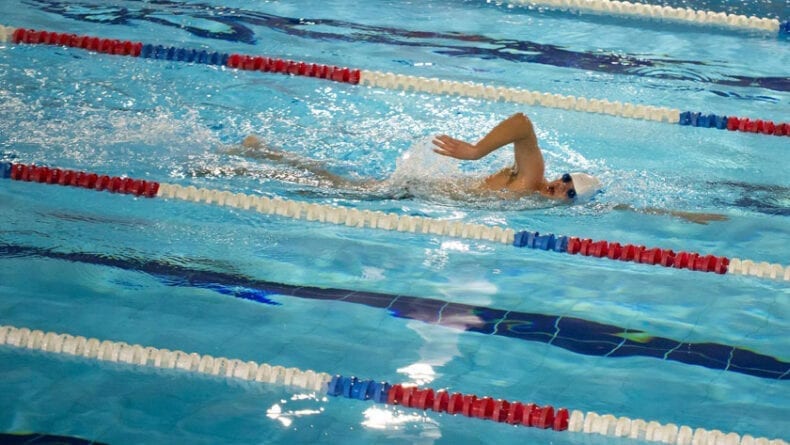 La distancia para los nadadores junior era de 3.000 m