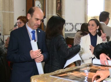 La presentación ser realizó en la Sacristía de la Iglesia Mayor de Santiago