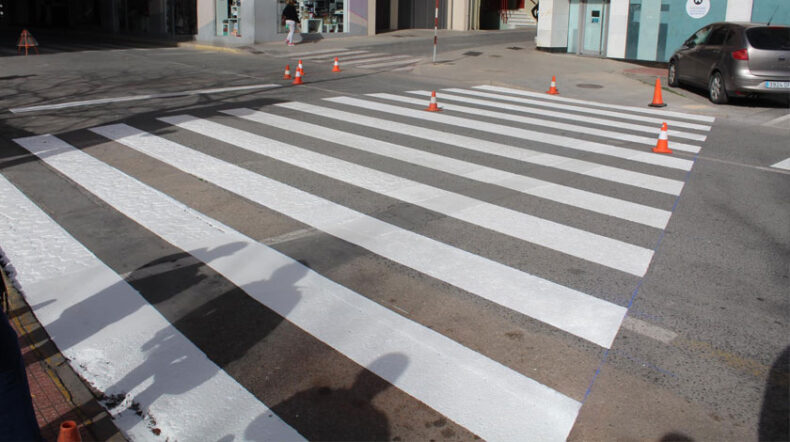 Paso de peatones en avenida de Levante