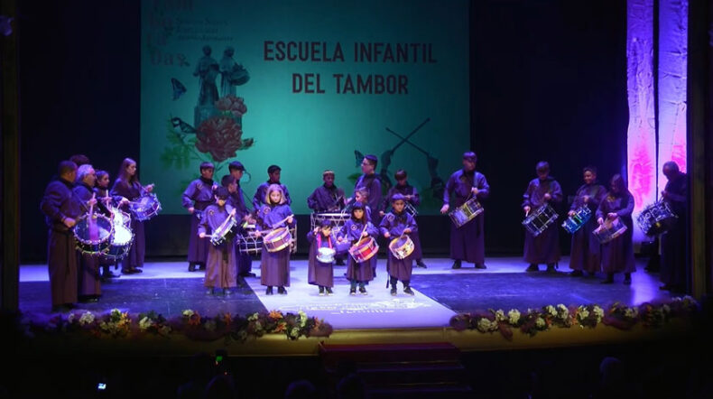 Actuación de la Escuela del Tambor y el Bombo